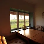 Reetdachkate Am Feldrand Mit Grandiosem Weitblick * Damlos