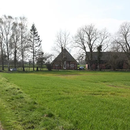 Chalet Reetdachkate Am Feldrand Mit Grandiosem Weitblick