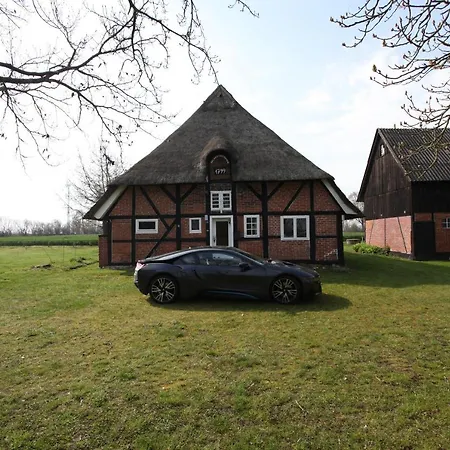 Reetdachkate Am Feldrand Mit Grandiosem Weitblick * Damlos