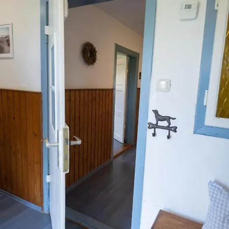 Reetdachkate Am Feldrand Mit Grandiosem Weitblick Dağ evi *