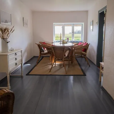 Reetdachkate Am Feldrand Mit Grandiosem Weitblick Dağ evi *