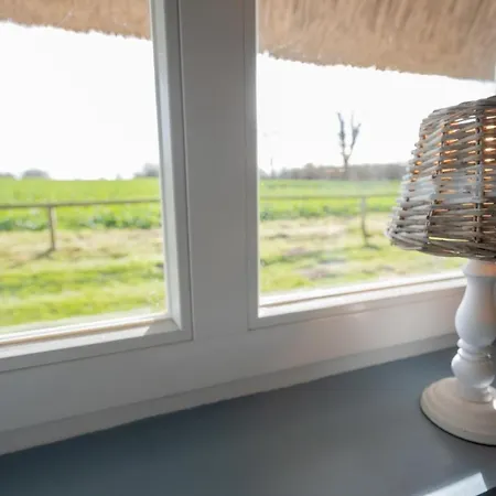 Reetdachkate Am Feldrand Mit Grandiosem Weitblick Chalet *