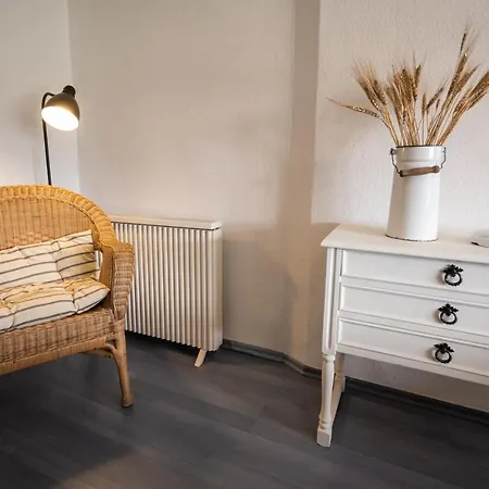 Chalet Reetdachkate Am Feldrand Mit Grandiosem Weitblick