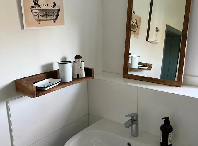 Reetdachkate Am Feldrand Mit Grandiosem Weitblick * Damlos