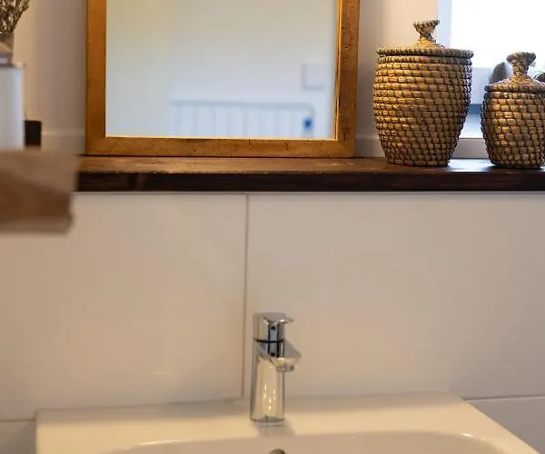 Reetdachkate Am Feldrand Mit Grandiosem Weitblick Alpehytte