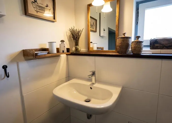 Reetdachkate Am Feldrand Mit Grandiosem Weitblick * Damlos