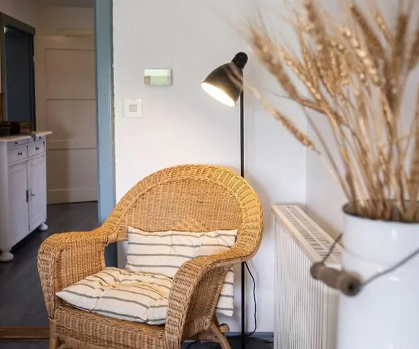 Reetdachkate Am Feldrand Mit Grandiosem Weitblick Alpehytte