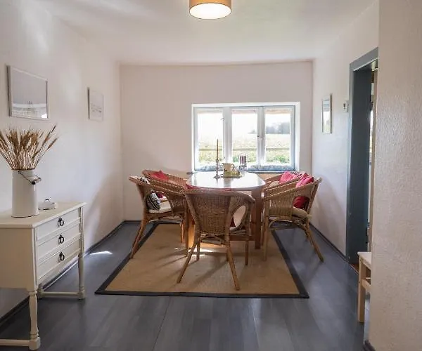 Reetdachkate Am Feldrand Mit Grandiosem Weitblick Alpehytte *